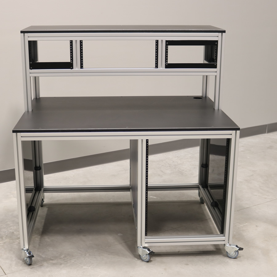 WORKSTATION WITH 19 INCH RACKS 2